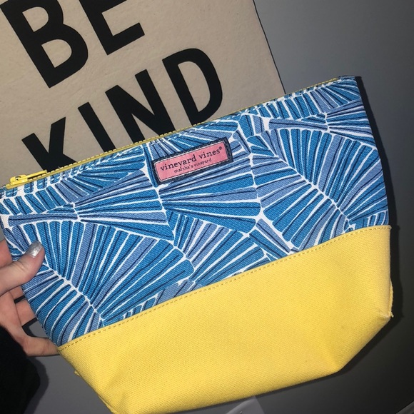 Vineyard Vines Handbags - Vineyard Vines Toiletry Bag